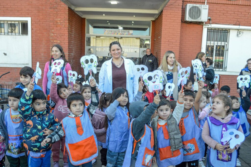 José C Paz: Visita educativa al Hospital Odontológico