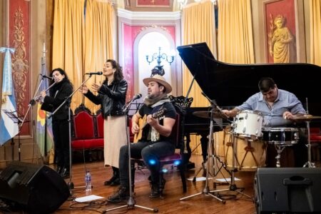 Las Flores: Lus Segura y Leo Gutiérrez en una noche de brillo en folclore para escuchar