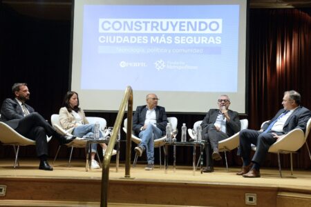 Julio Zamora participó del ciclo “Construyendo Ciudades Más Seguras”