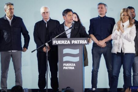 Kicillof habló con la militancia en el búnker de Fuerza Patria*