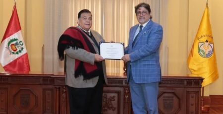 El Intendente Mario Ishii distinguido en Miraflores, Perú con la llave de la ciudad