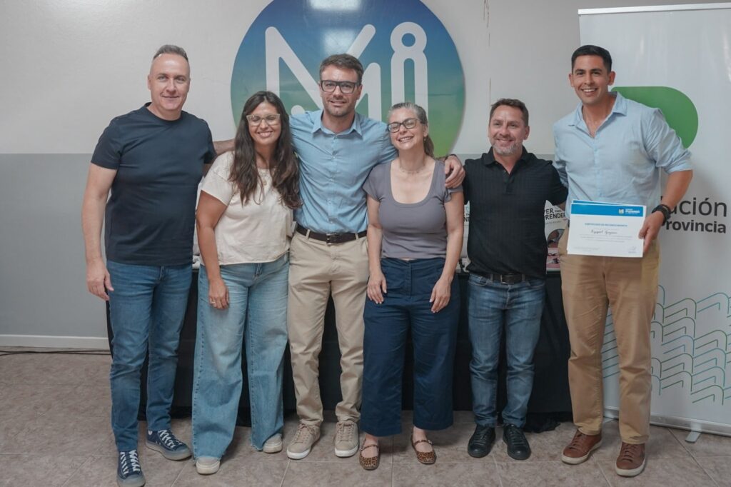 Ituzaingó: Pablo Descalzo encabezó la entrega de más de 300 lentes a niños de escuelas primarias