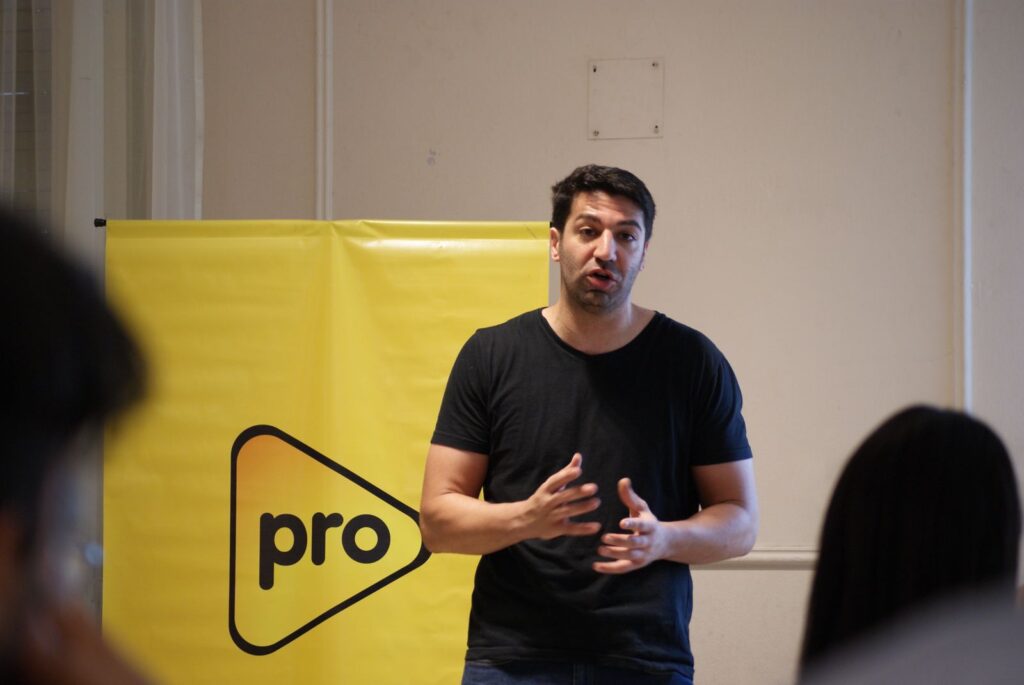 Nicolás Bari presenta un proyecto para combatir los casos de Adoctrinamiento Escolar en Lomas de Zamora