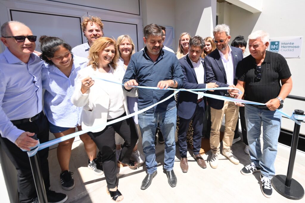 Kicillof entregó viviendas e inauguró un centro universitario Puentes