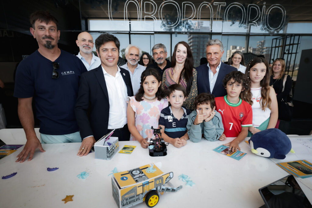 Kicillof recorrió la muestra “Vidas submarinas: ciencia, arte y soberanía” en el Museo MAR de Mar del Plata