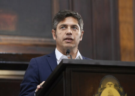 Kicillof: “A los trabajadores les digo: no son ustedes, es el rumbo económico de un Gobierno nacional que los abandona»