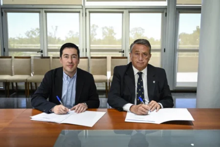 Malvinas Argentinas: Nardini firma un convenio con la USAL para prácticas en salud pública