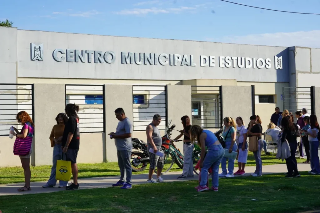 Malvinas Argentinas: Más de 2.500 vecinos se inscribieron a los cursos 2026 del Centro Municipal de Estudios