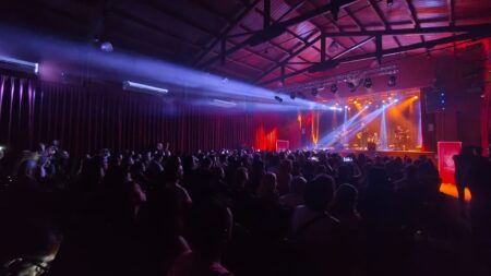 El Teatro de General Pacheco vibró al ritmo de «Los Ángeles del Rock»