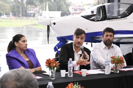 Morón lanzó la Mesa Aeronáutica para fortalecer el desarrollo del sector