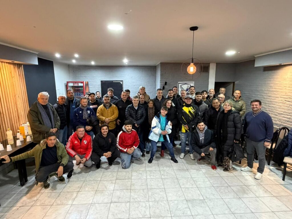 Chivilcoy: El intendente Britos encabezó la entrega de subsidios a 31 instituciones deportivas