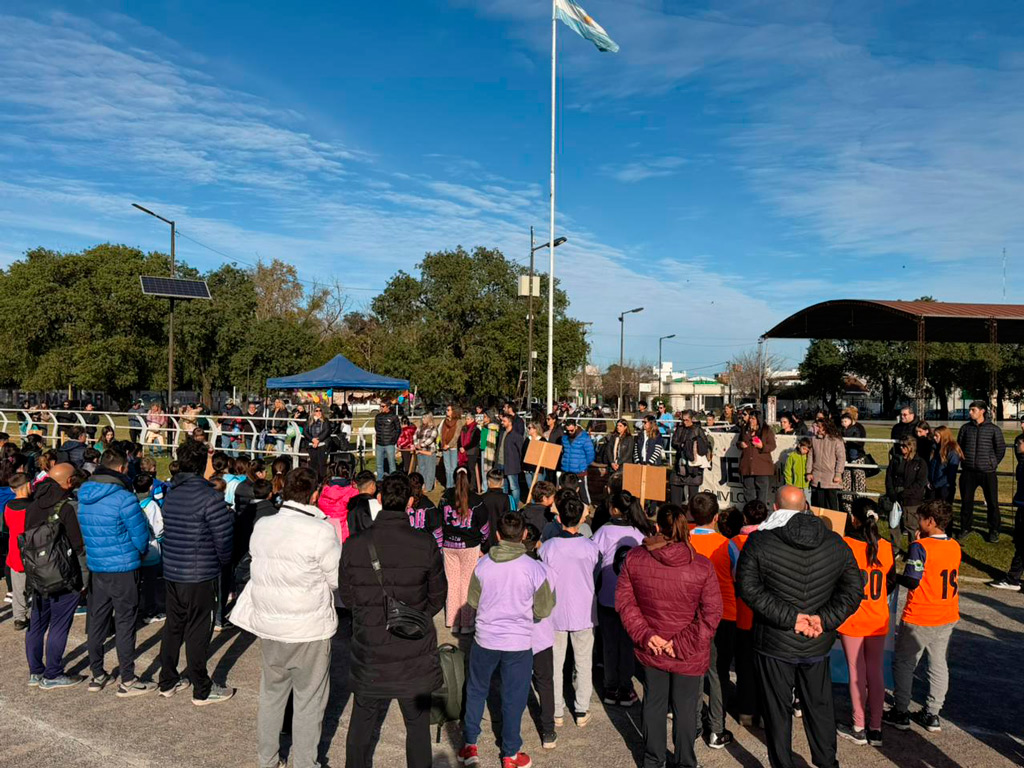Chivilcoy: En el Polideportivo Municipal se llevó a cabo el inicio de la etapa distrital de los Juegos Escolares Bonaerenses, con la competencia de atletismo