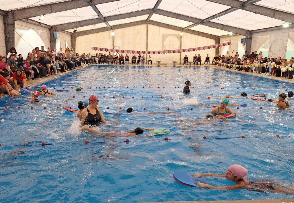 Centenares de vecinos fueron parte de diferentes encuentros de natación en los polideportivos del Municipio de Tigre