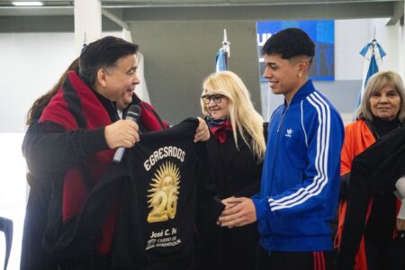 Ishii Siempre acompañando a la Juventud, cinco mil estudiantes de José C Paz recibieron sus buzos de egresados 2026 *