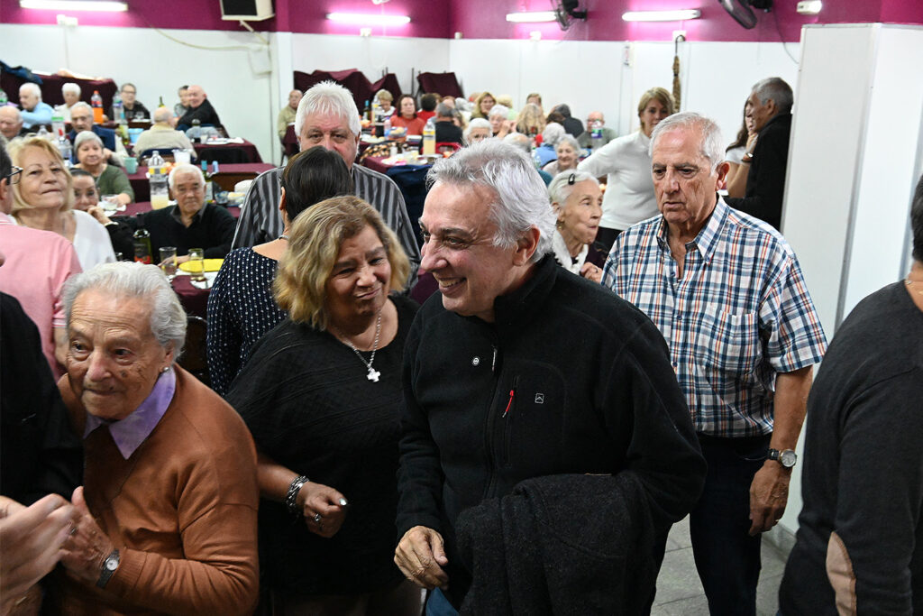 Tigre: Julio Zamora ratificó su apoyo para mejorar las condiciones edilicias del Centro de Jubilados Marina Mercante