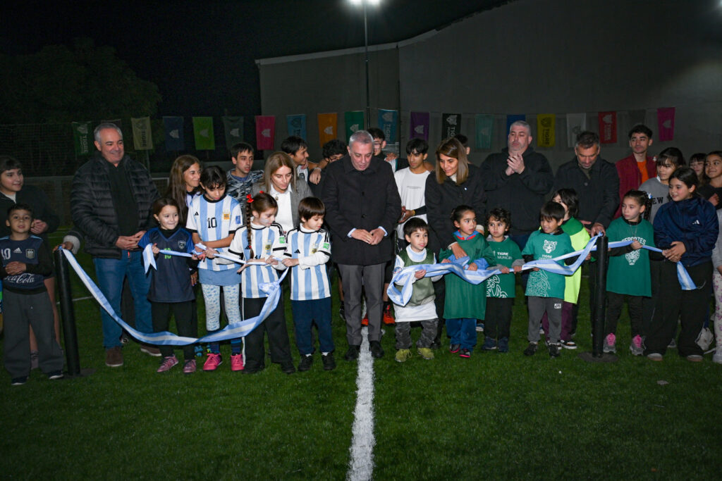 Tigre: Junto a la comunidad, Julio Zamora inauguró las nuevas canchas de césped sintético en el polideportivo Ricardo Rojas