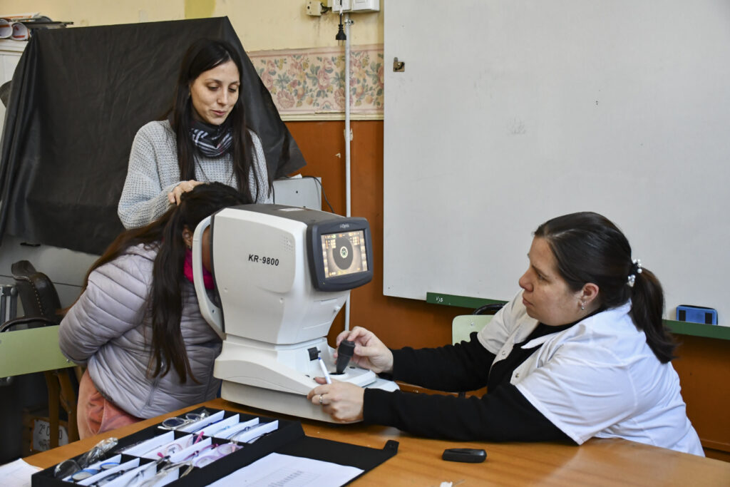 Bragado: Con la participación del municipio, el Programa Ver Para Aprender pasó por la Escuela N° 1