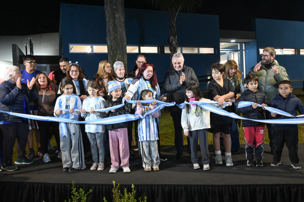 Tigre: En el Talar, Julio Zamora inauguró los nuevos vestuarios del natatorio del Polideportivo Delfo Cabrera