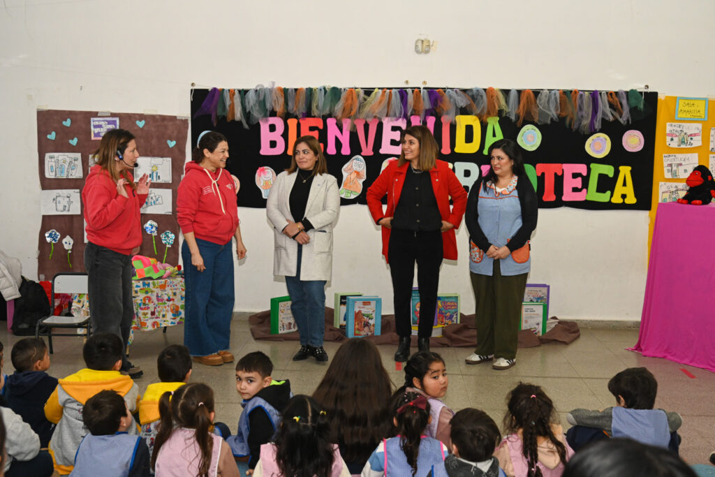 Tigre: A través del programa Animación a la Lectura, el Municipio entregó más de 30 bibliotecas móviles para el nivel inicial