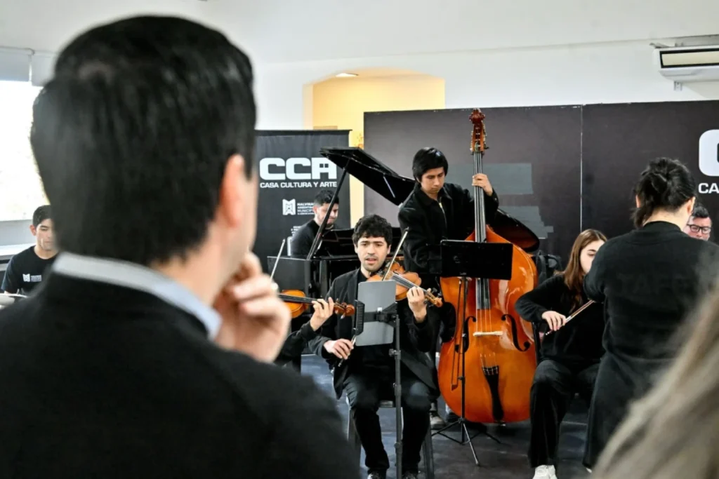 Malvinas Argentinas: Nardini recibió donaciones de la Fundación Banco Provincia para la CCA