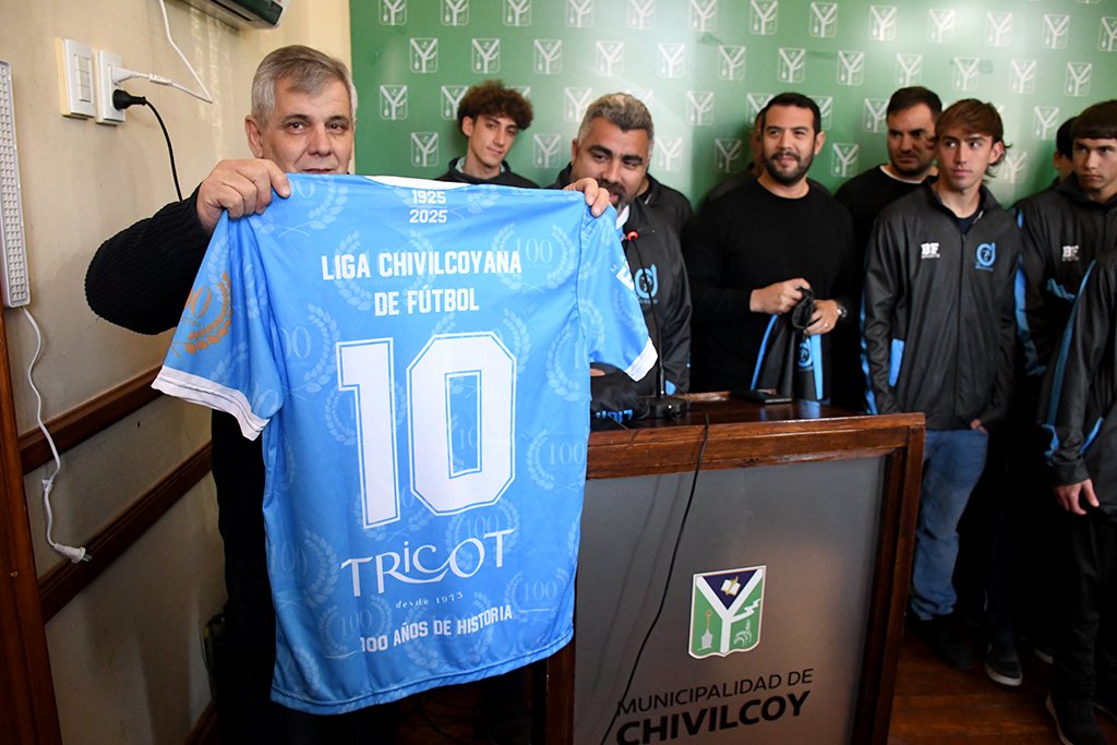 Chivilcoy: El intendente Guillermo Britos acompañó la presentación de las camisetas de las Selecciones Sub-13 y Sub-15