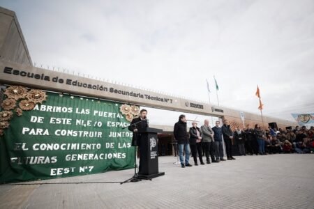 Kicillof inauguró el nuevo edificio de la Escuela Técnica N° 7 de Hudson