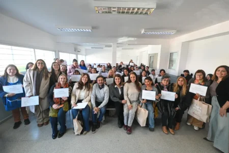 Tigre: A través de la entrega de certificados, el Municipio reconoció a auxiliares de escuelas que finalizaron el curso de Servicio Alimentario Escolar