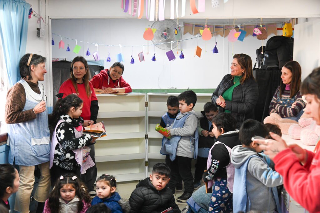 Programa Animación a la Lectura de Tigre: se entregaron nuevas bibliotecas móviles para nivel inicial