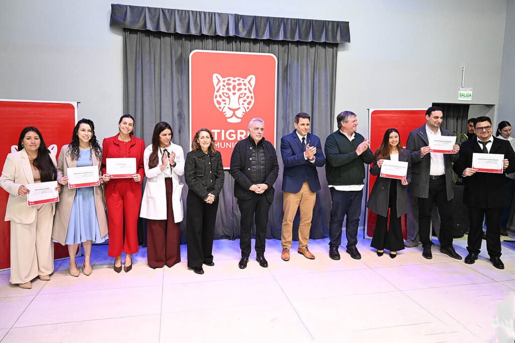 El intendente Julio Zamora encabezó la entrega de diplomas a nuevos egresados del sistema de salud pública de Tigre