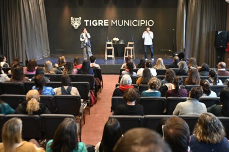 Bajo el lema «Anticipar para cuidar», el Municipio de Tigre realizó el conversatorio para construir acuerdos de crianza digital