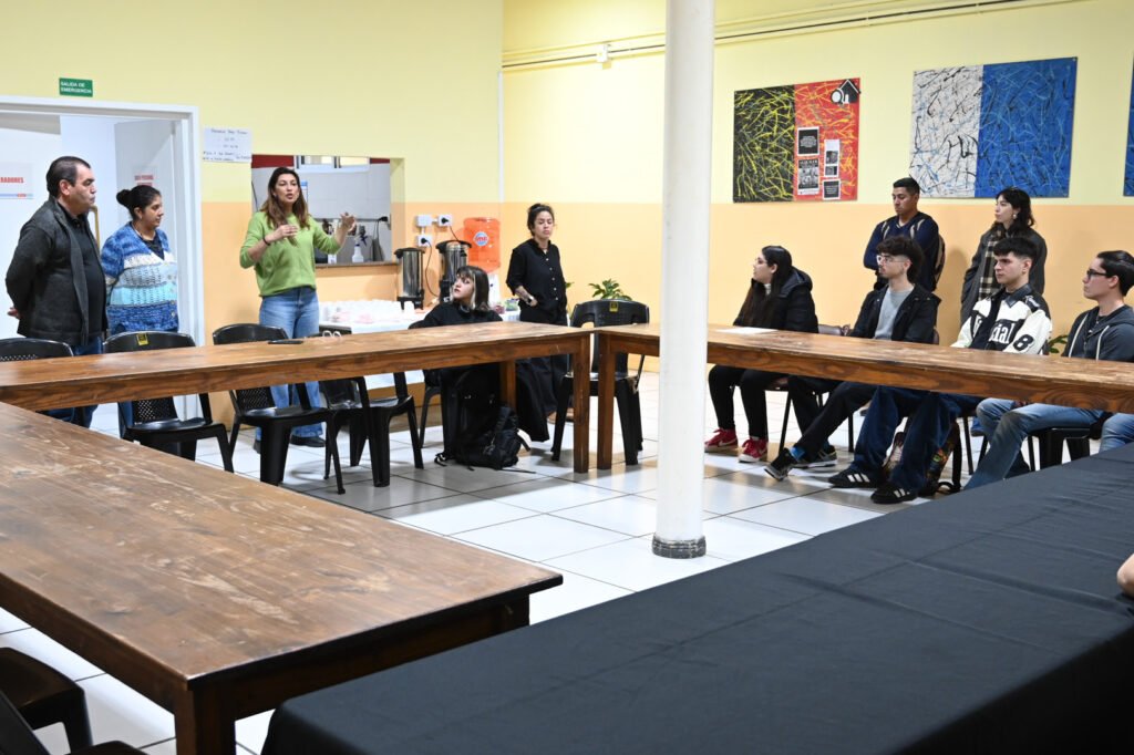 Jóvenes de Tigre encabezaron una Jornada de voluntariado en el Refugio Municipal «Mama Antula»