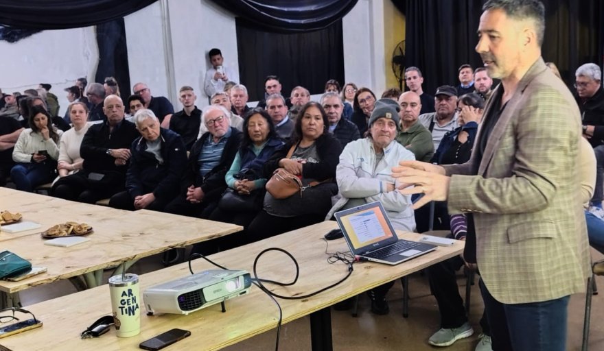 Vecinos y militantes participaron de un encuentro de trabajo encabezado por Andrés Petrillo