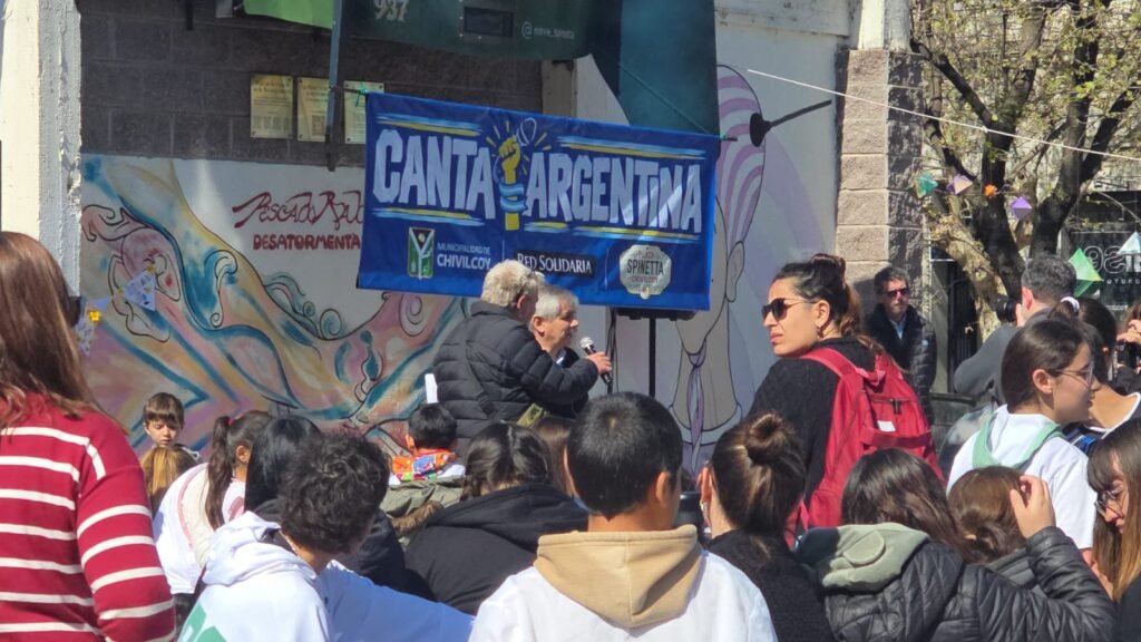 Chivilcoy se sumó a Canta Argentina con un homenaje a Luis Alberto Spinetta