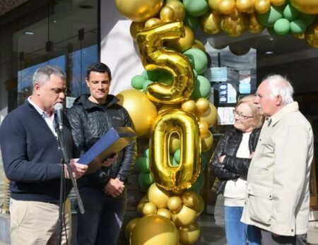 General Rodríguez: Homenaje y reconocimiento a Roberto Barutta por los 50 años de la panadería «El Porvenir»