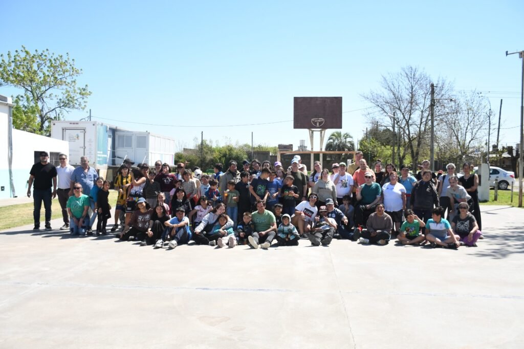 “Desarrollo en Movimiento”: jornada inclusiva reunió a niños de distintos barrios y a integrantes de Chivilcoy sin Barreras en el SUM del barrio Adas