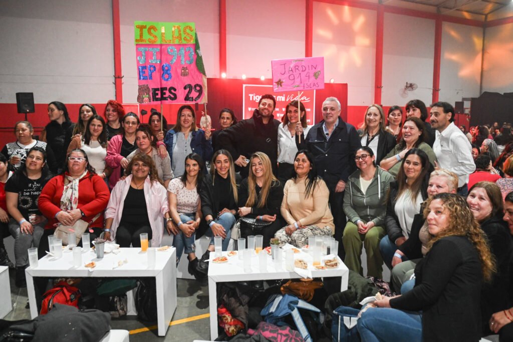 Julio Zamora agasajó a auxiliares de escuelas públicas de Tigre por su labor cotidiano dedicado a los estudiantes