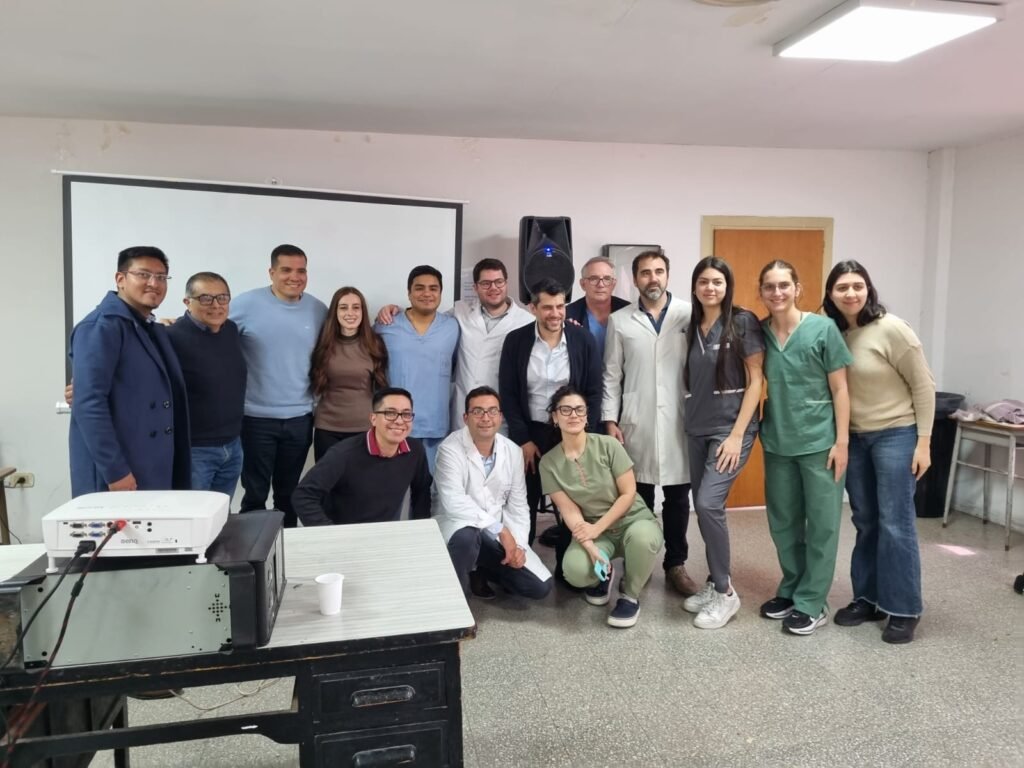 San Miguel: El Hospital Larcade realizó una jornada de capacitación con cirugías en vivo y tecnología Echolaser